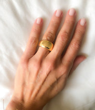 Charger l&#39;image dans la galerie, Bague Cartier or jaune modèle nouvelle vague
