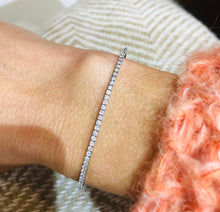 Charger l&#39;image dans la galerie, Bracelet demi jonc or gris et diamant sur le dessus
