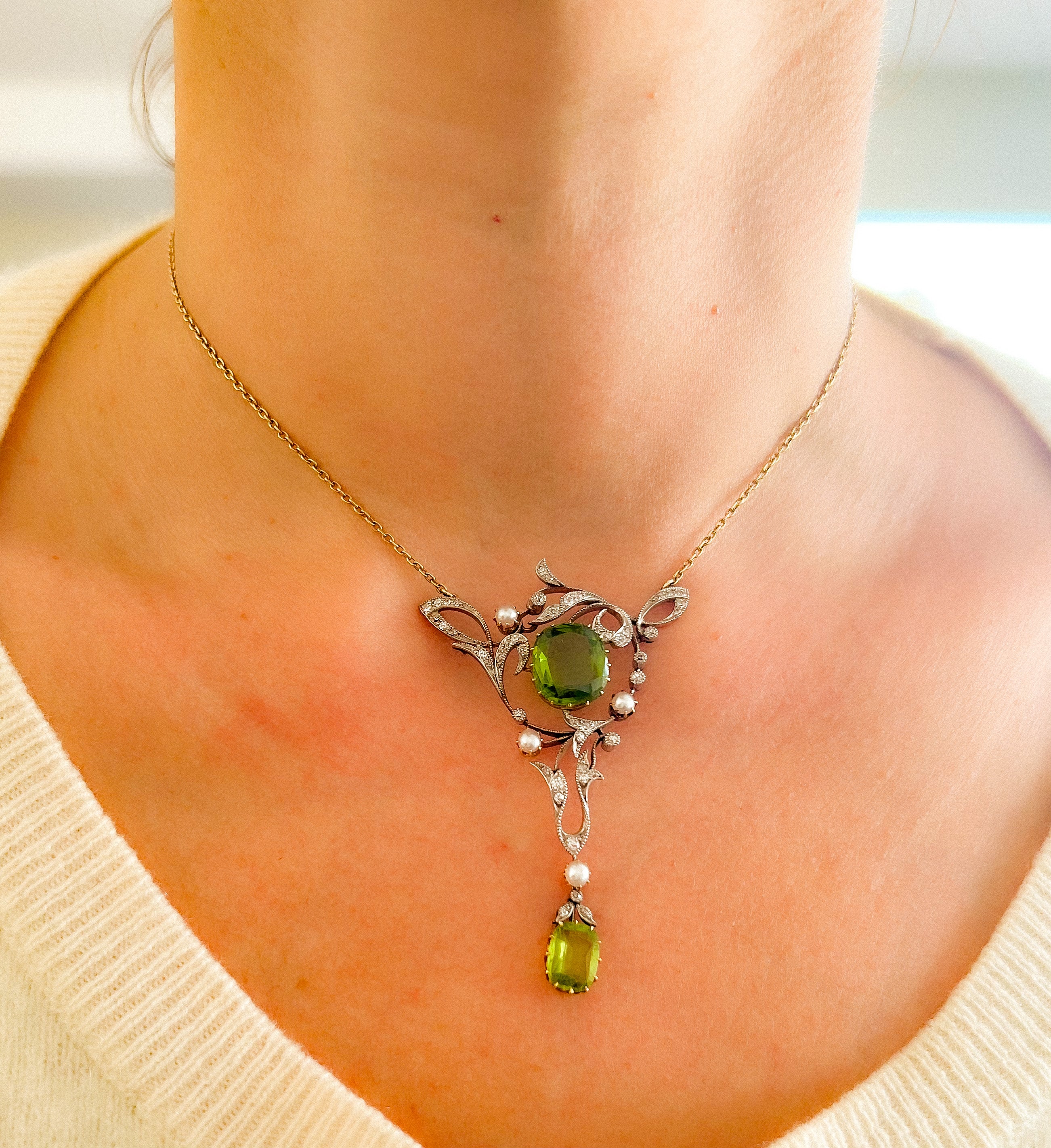 Collier or jaune et Argent Napoléon III orné de Péridot