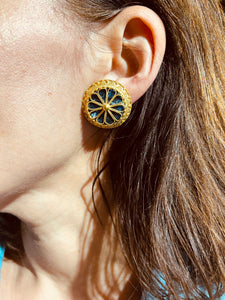 Boucles d'oreilles du créateur grec Ilias Lalaounis en or et sodalite