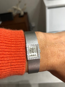 Montre Tissot or gris et diamant datant des années 1960