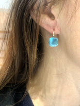 Charger l&#39;image dans la galerie, Paire de boucles d&#39;oreilles de la maison Pomellato modéle Nudo en Topaze Bleue - adalgyseboutique
