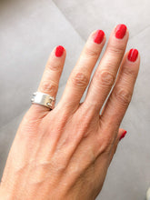 Charger l&#39;image dans la galerie, Bague en argent signée de la maison Hermès Vintage
