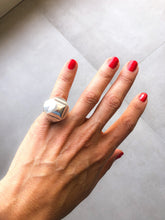 Charger l&#39;image dans la galerie, Bague en argent de la maison Hermès collection collier de chien rock
