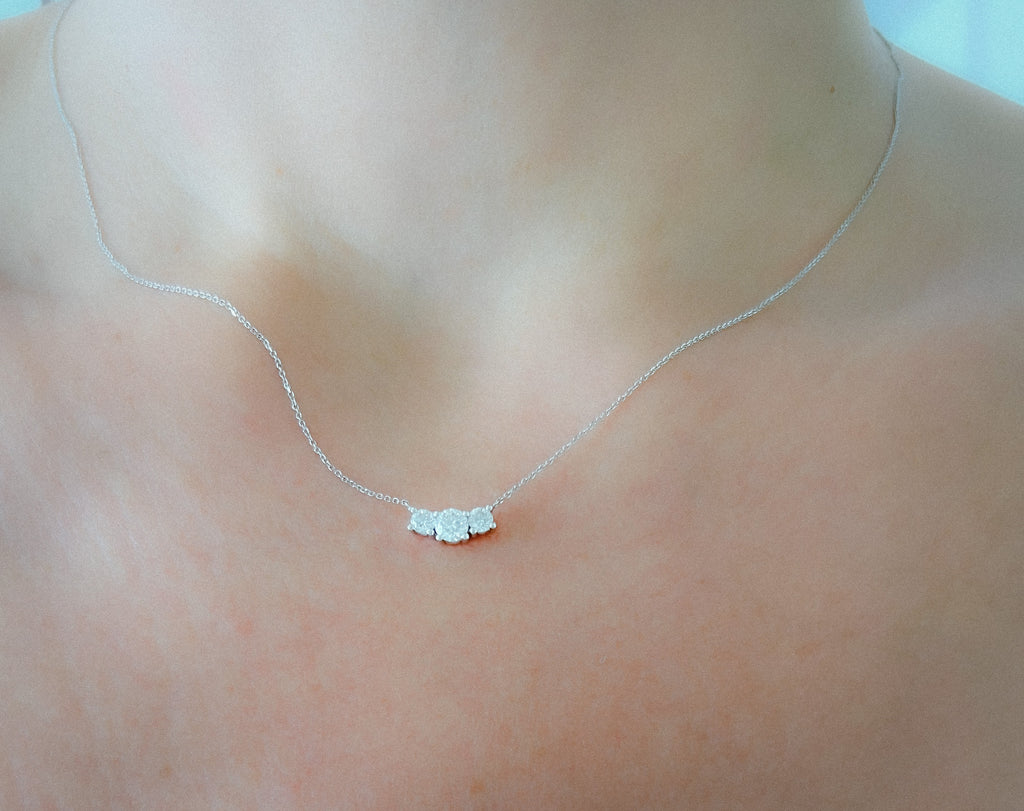 Collier or gris 3 diamants