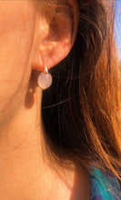 Charger l&#39;image dans la galerie, Paire de boucles d&#39;oreilles or rose Pomellato et quartz rose
