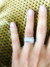 Charger l&#39;image dans la galerie, Bague chevalière ornée de diamant
