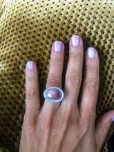 Charger l&#39;image dans la galerie, Bague signée Pomellato or rose ornée d&#39;une morganite facettée
