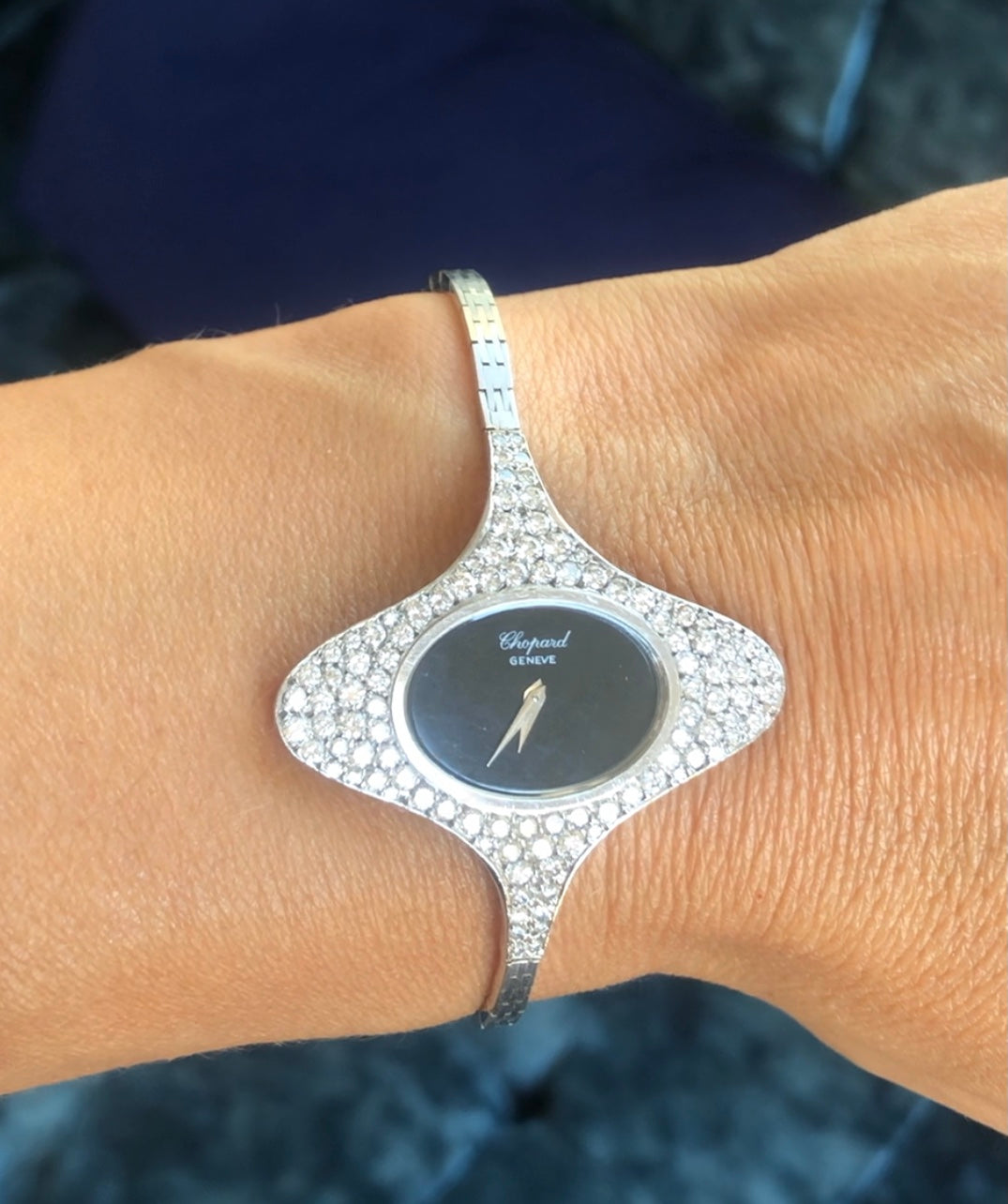 Montre ovale Or gris diamants Chopard année 1970