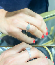 Charger l&#39;image dans la galerie, Bague or gris ornée d&#39;un diamant taille brillant
