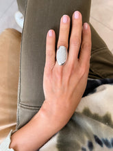 Charger l&#39;image dans la galerie, Bague or gris et diamants design 1970
