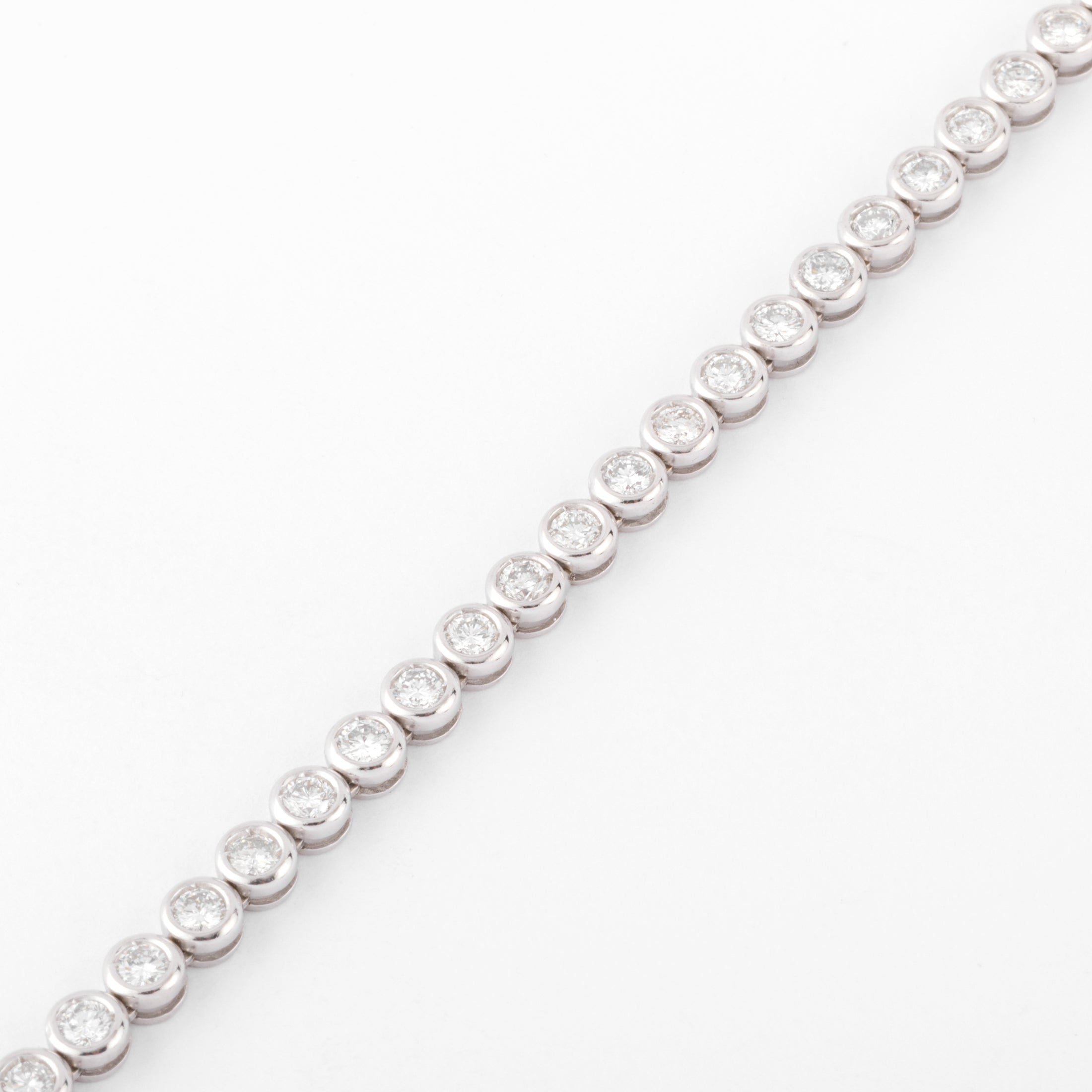 Bracelet en or gris et diamants tennis serti tennis