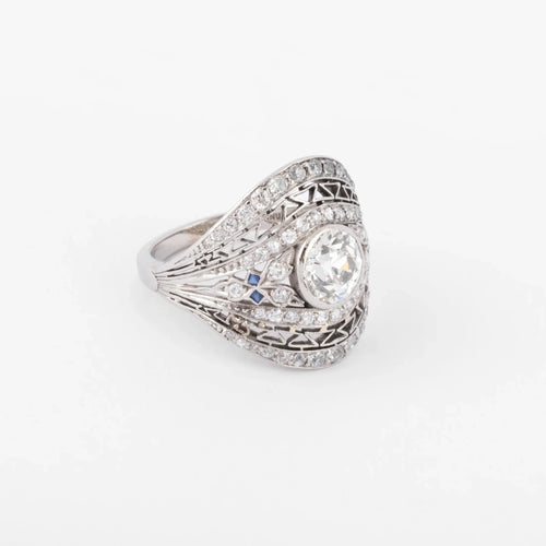 Bague dôme ornée d'un diamant central