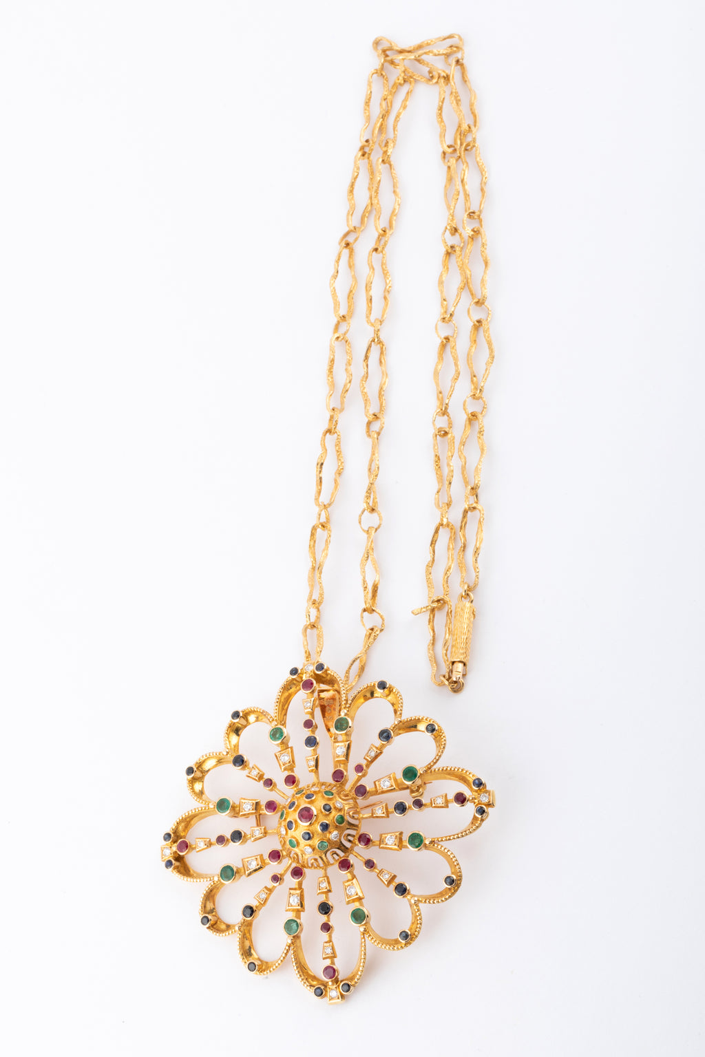 Pendentif et broche or jaune du créateur grec Lalaounis ornée de pierres précieuses