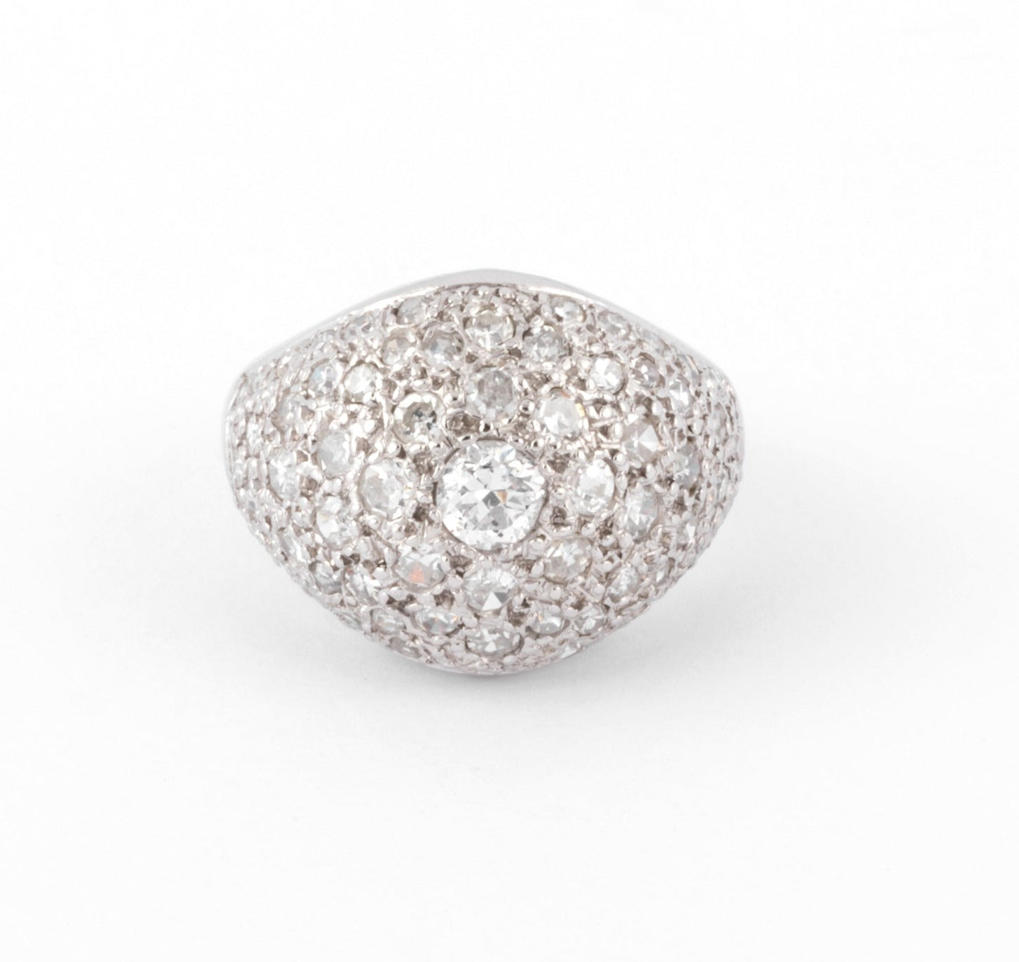 Bague dôme en platine et diamants