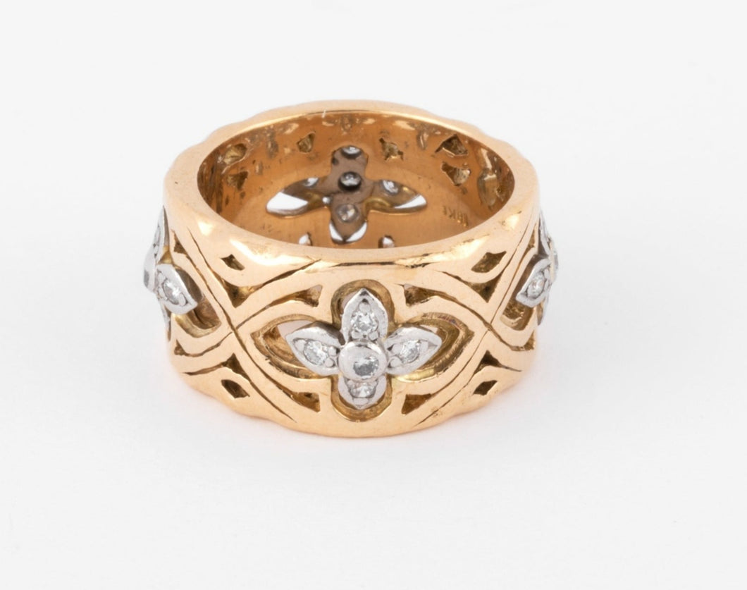 Bague or jaune ciselé alterné de motifs fleurs