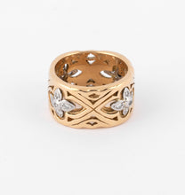 Charger l&#39;image dans la galerie, Bague or jaune ciselé alterné de motifs fleurs
