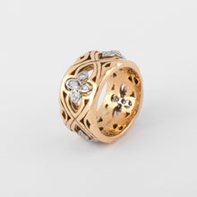 Charger l&#39;image dans la galerie, Bague or jaune ciselé alterné de motifs fleurs
