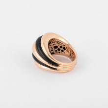 Charger l&#39;image dans la galerie, Bague jonc or rose et onyx de la maison Damiani
