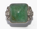 Bague en platine et émeraude pain de sucre
