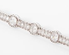 Charger l&#39;image dans la galerie, Broche en platine et diamant époque Art Déco
