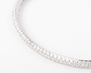 Bracelet jonc en or gris serti de 3 lignes de diamant