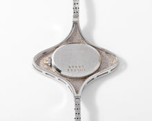 Charger l&#39;image dans la galerie, Montre ovale Or gris diamants Chopard année 1970
