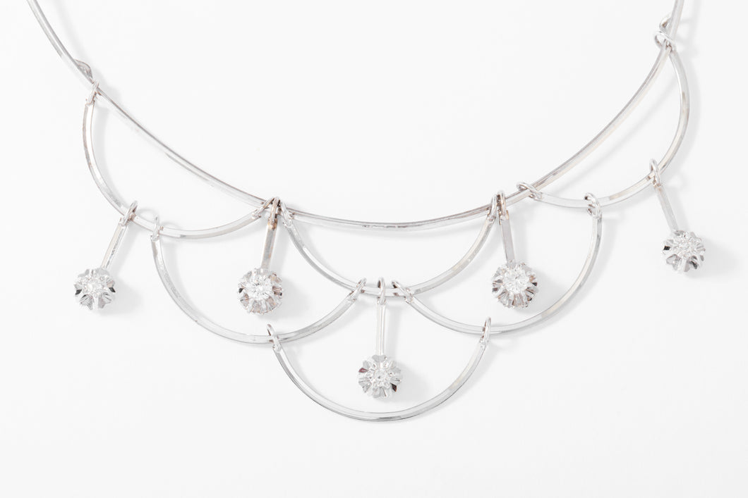 Collier or gris draperie en diamant