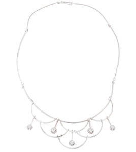 Collier or gris draperie en diamant