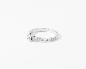 Bague solitaire diamant sur or gris