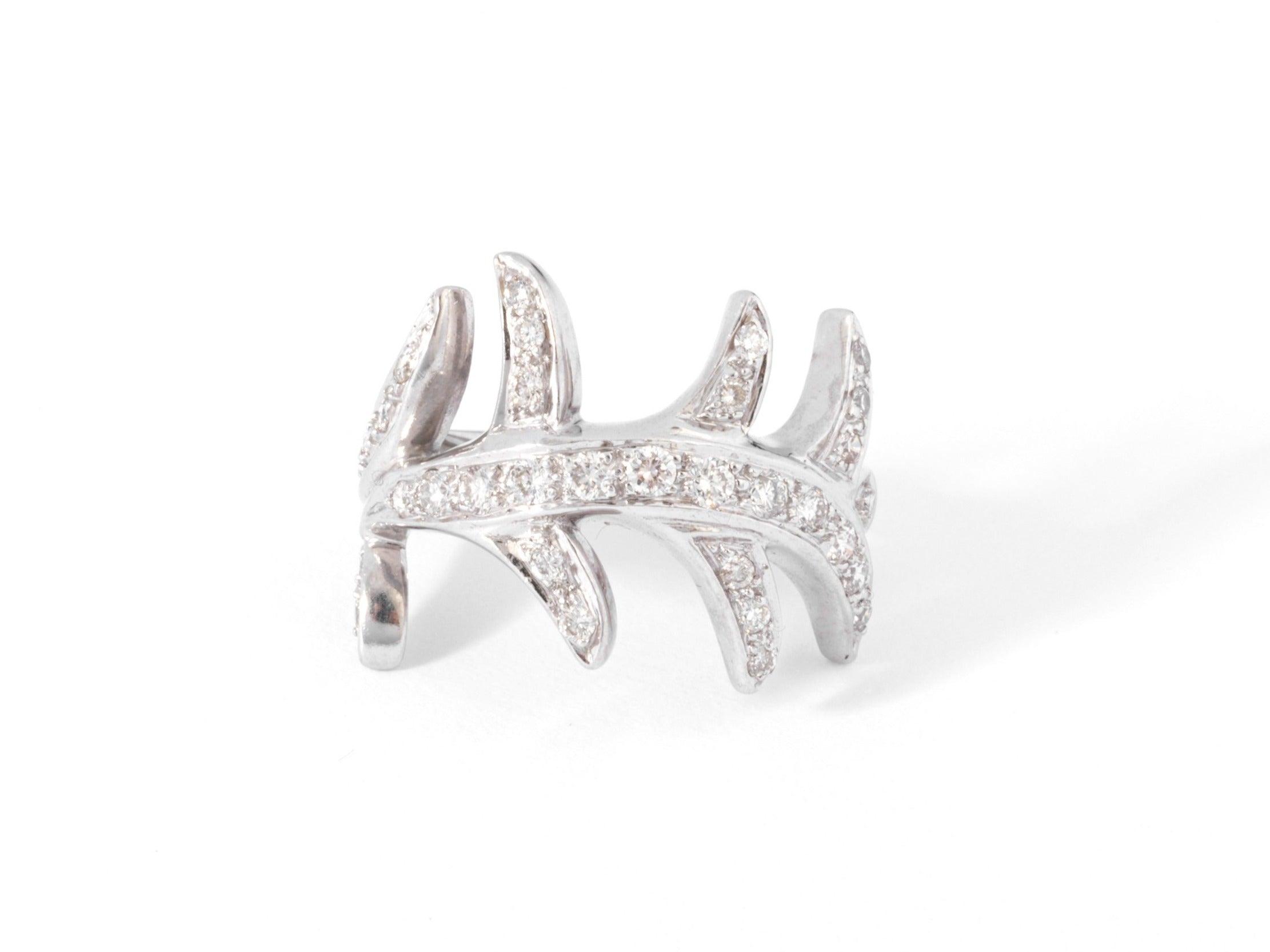 Bague or gris feuillages en diamant